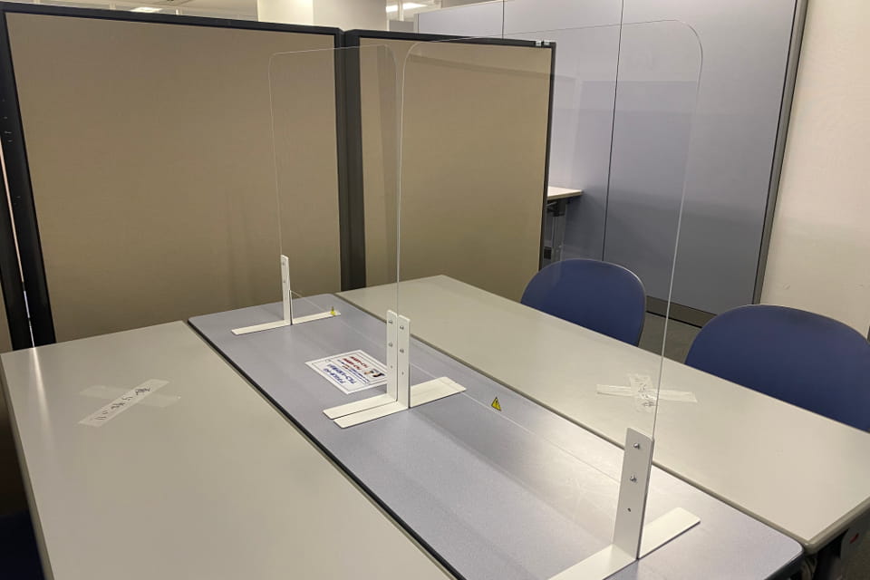 飛沫防止アクリルパーテーション｜製品紹介｜棚橋工業株式会社